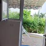 アパート Dervishaj クサミル